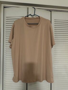 Women’s Classic Crew Neck T-Shirt - Beige